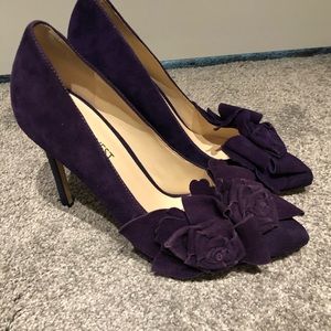 Beatiful purple flower heels